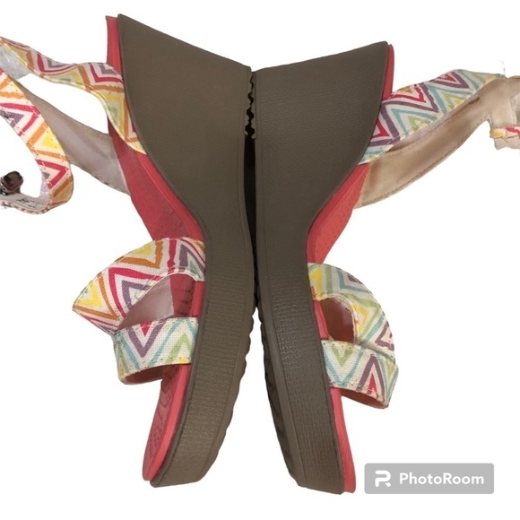 Crocs Leigh Fabric Multicolor Geometric Ankle Strap Platform Wedge Sandal Size 9 - Picture 10 of 13